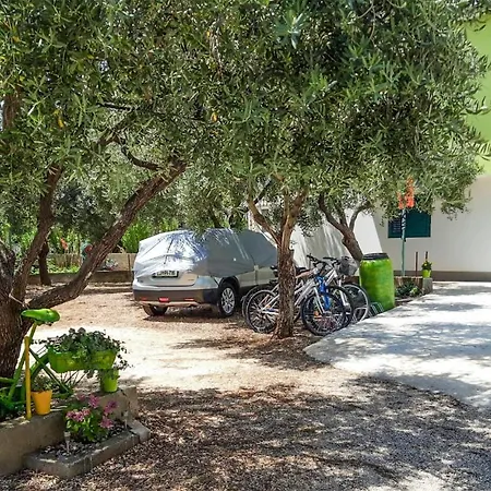 2 Bedroom Cozy In شقة أوغليان