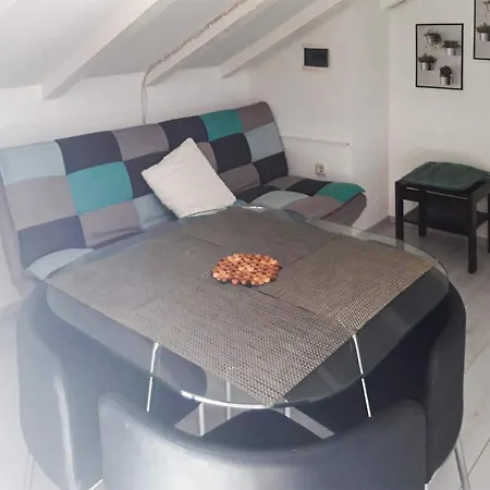 アパート 2 Bedroom Cozy In ウグリャン